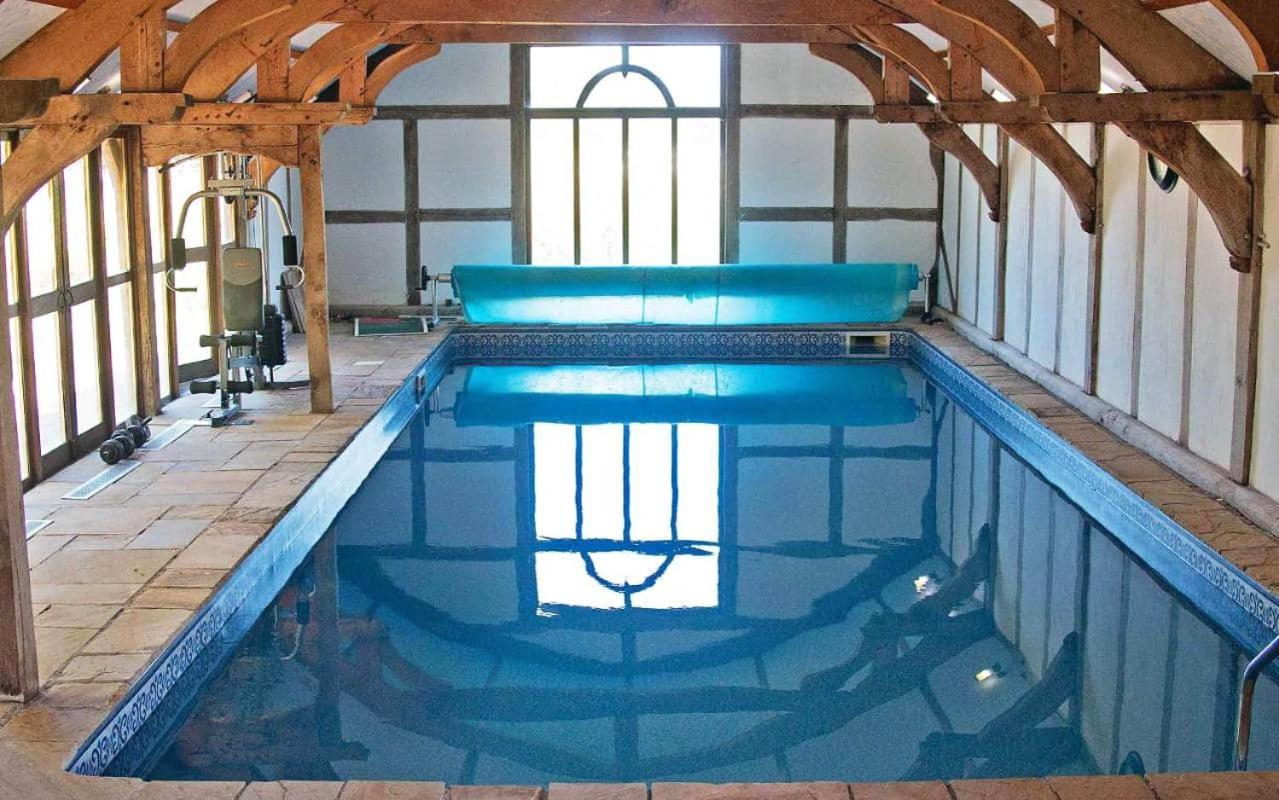The Old Mill Barn With Hot Tub And Private Use Of Heated Pool Wirral Exterior foto