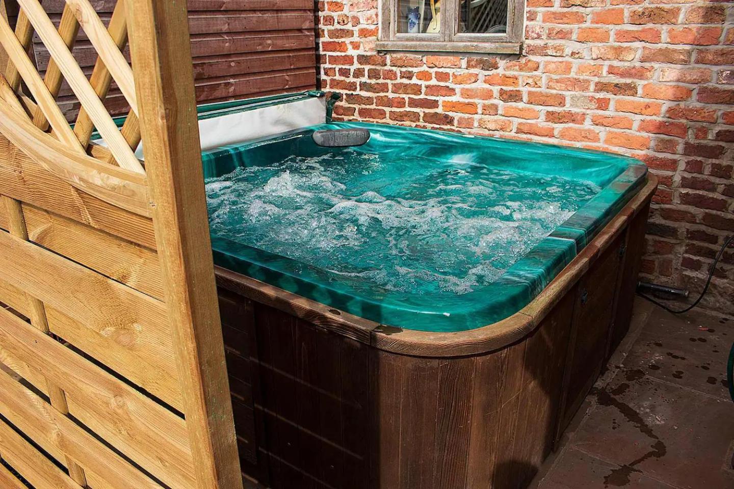 The Old Mill Barn With Hot Tub And Private Use Of Heated Pool Wirral Exterior foto