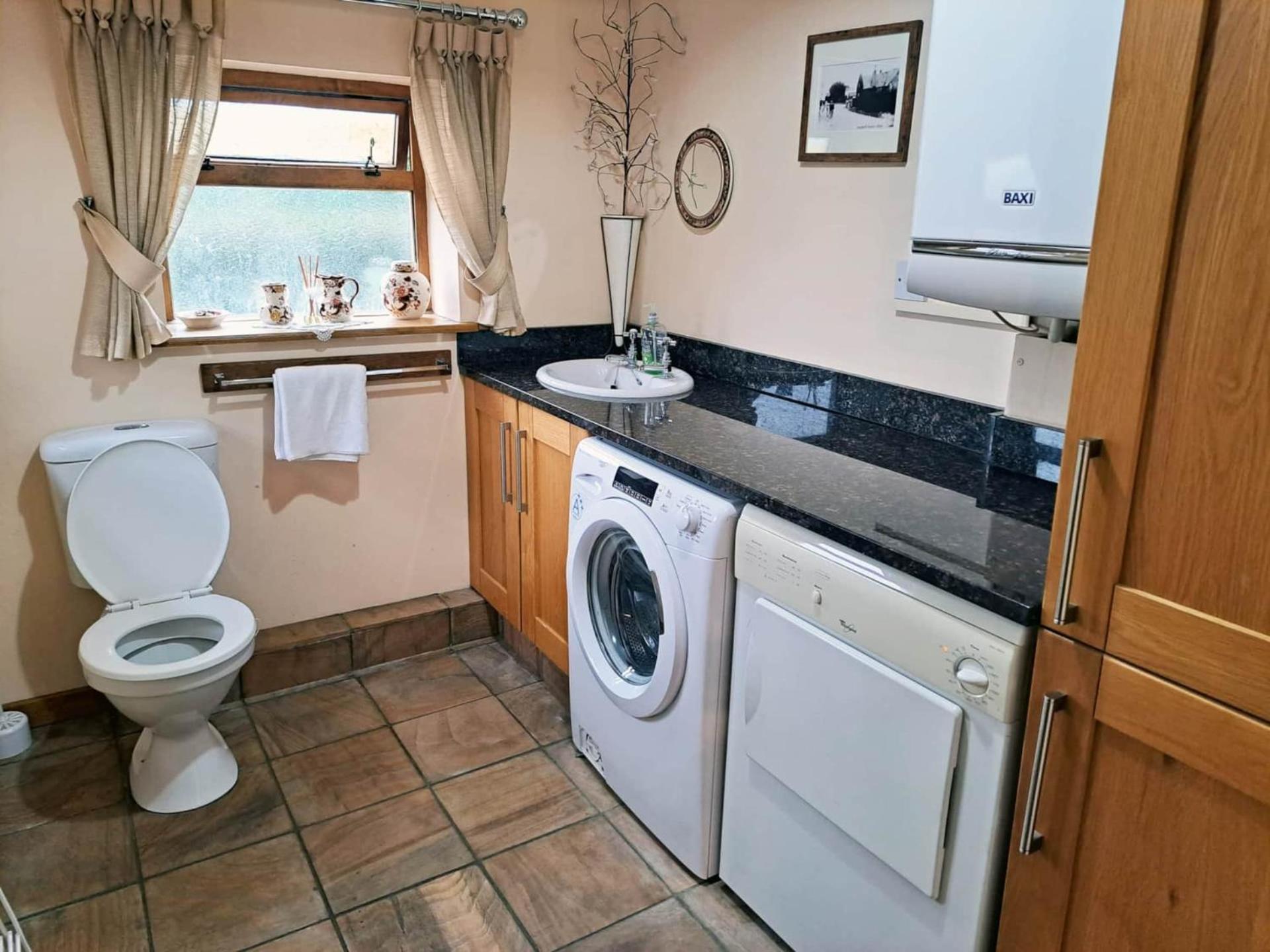 The Old Mill Barn With Hot Tub And Private Use Of Heated Pool Wirral Exterior foto